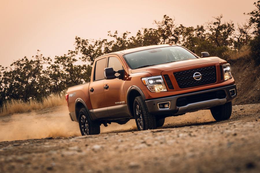  Nissan Titan PRO-4X Crew Cab 2018 года  (фото 2 из 14)